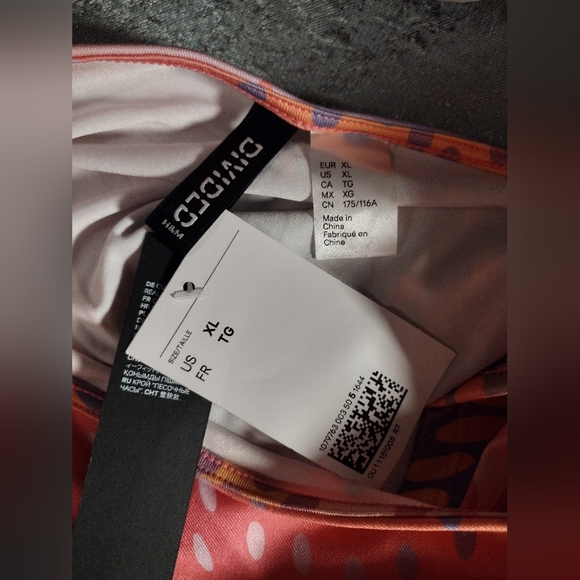 Divided Cut Out Ruched Crop Top - Picture 6 of 6